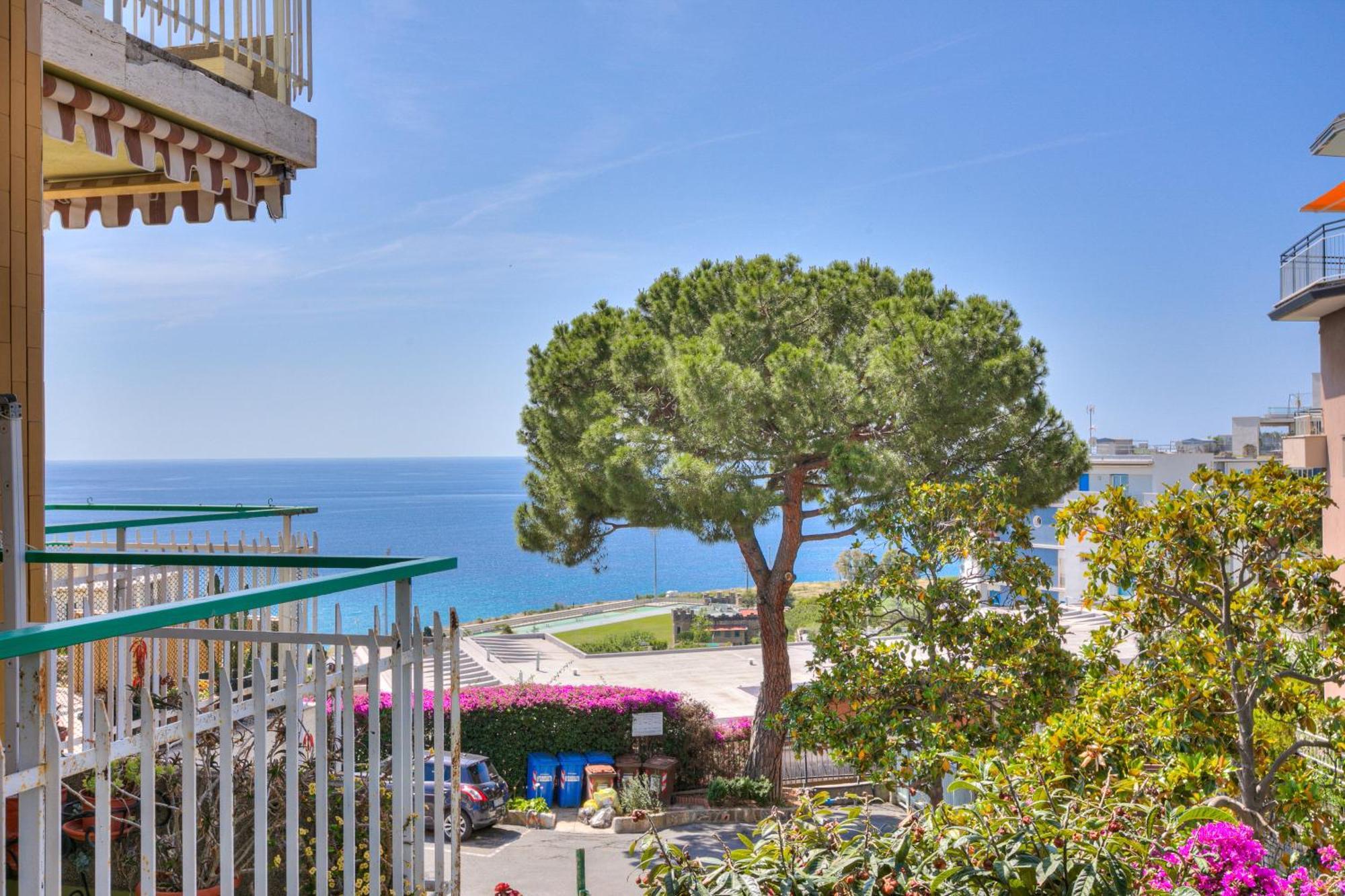 Casa Emma With Sea Glimpse - Happy Rentals San Remo Zewnętrze zdjęcie